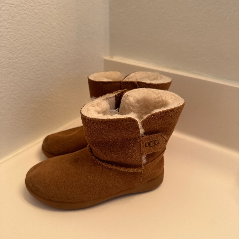 Kids Uggs size 8